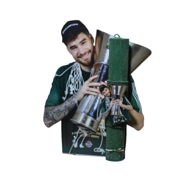 Χειροποίητη Αρωματική Λαμπάδα Με τον Πράσινο Μπασκεμπολίστα  σε ξύλινη Διακοσμητική Βάση (2026228)