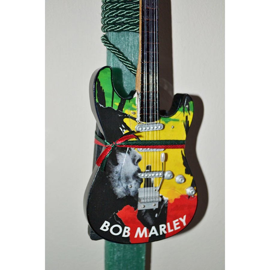 Χειροποίητη Αρωματική Λαμπάδα Με Κόκκινη Διακοσμητική Κιθάρα Bob Marley (2023357)