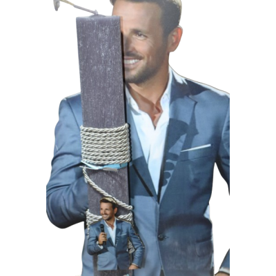 Χειροποίητη Αρωματική Λαμπάδα Με τον Διάσημο Τραγουδιστή σε Διακοσμητική Βάση (2026200)