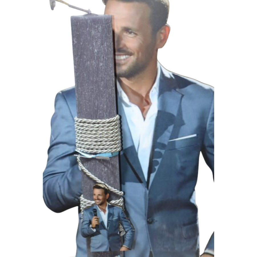 Χειροποίητη Αρωματική Λαμπάδα Με τον Διάσημο Τραγουδιστή σε Διακοσμητική Βάση (2026200)