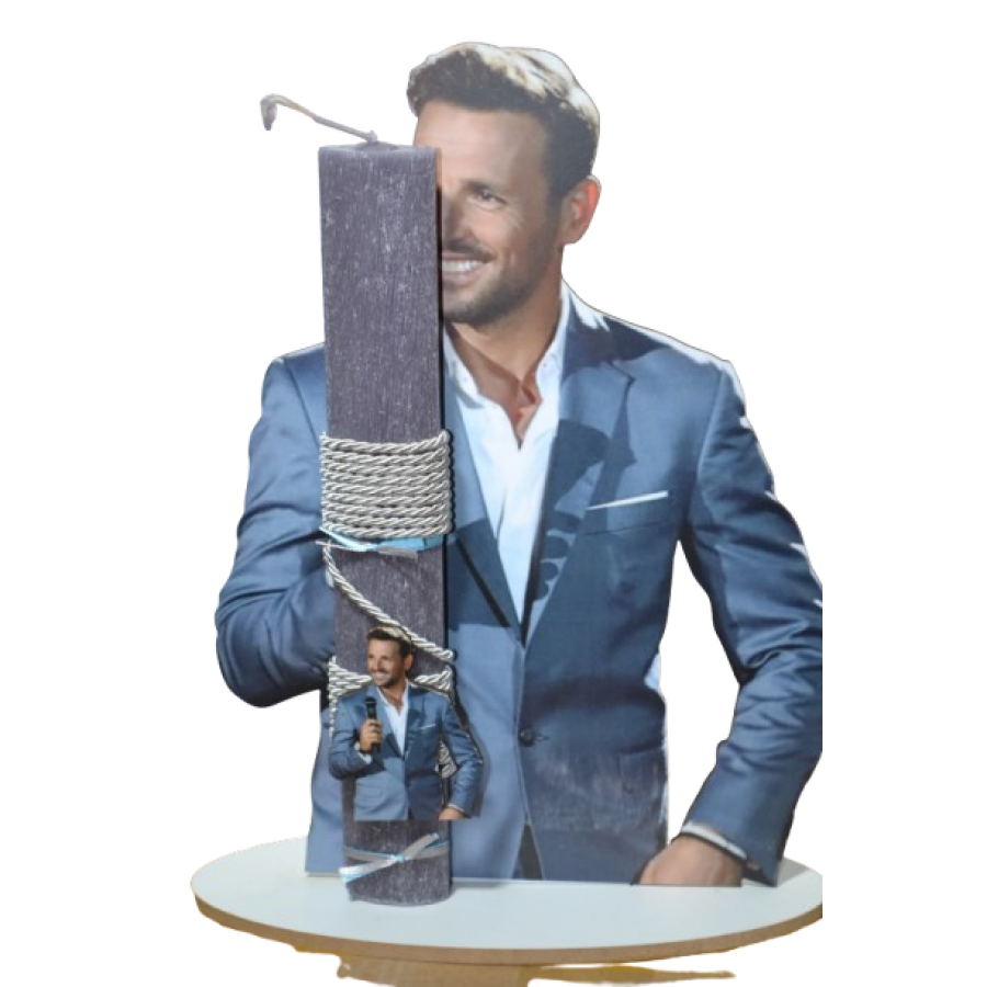 Χειροποίητη Αρωματική Λαμπάδα Με τον Διάσημο Τραγουδιστή σε Διακοσμητική Βάση (2026200)