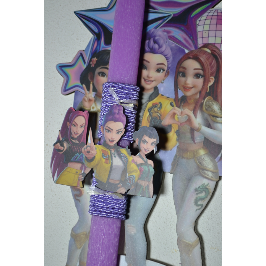 Χειροποίητη Αρωματική Λαμπάδα Με τo Διάσημo Group Huntrix σε Διακοσμητική Βάση (2026246)