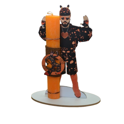 Χειροποίητη Αρωματική Λαμπάδα Με τον Τραγουδιστή σε Διακοσμητική Βάση (2026250)